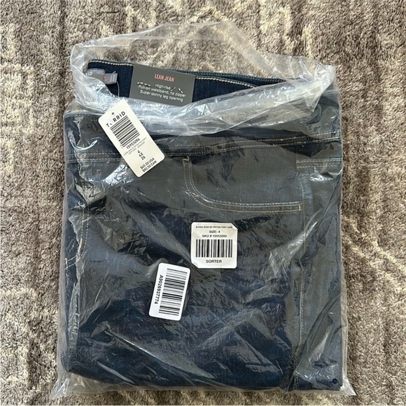 NWT Torrid Lean Jean Skinny Super Soft High-Rise Jean Fray Hem 4T 26 - Picture 2 of 3